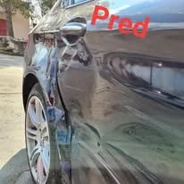 Poškodená karoséria pred opravou