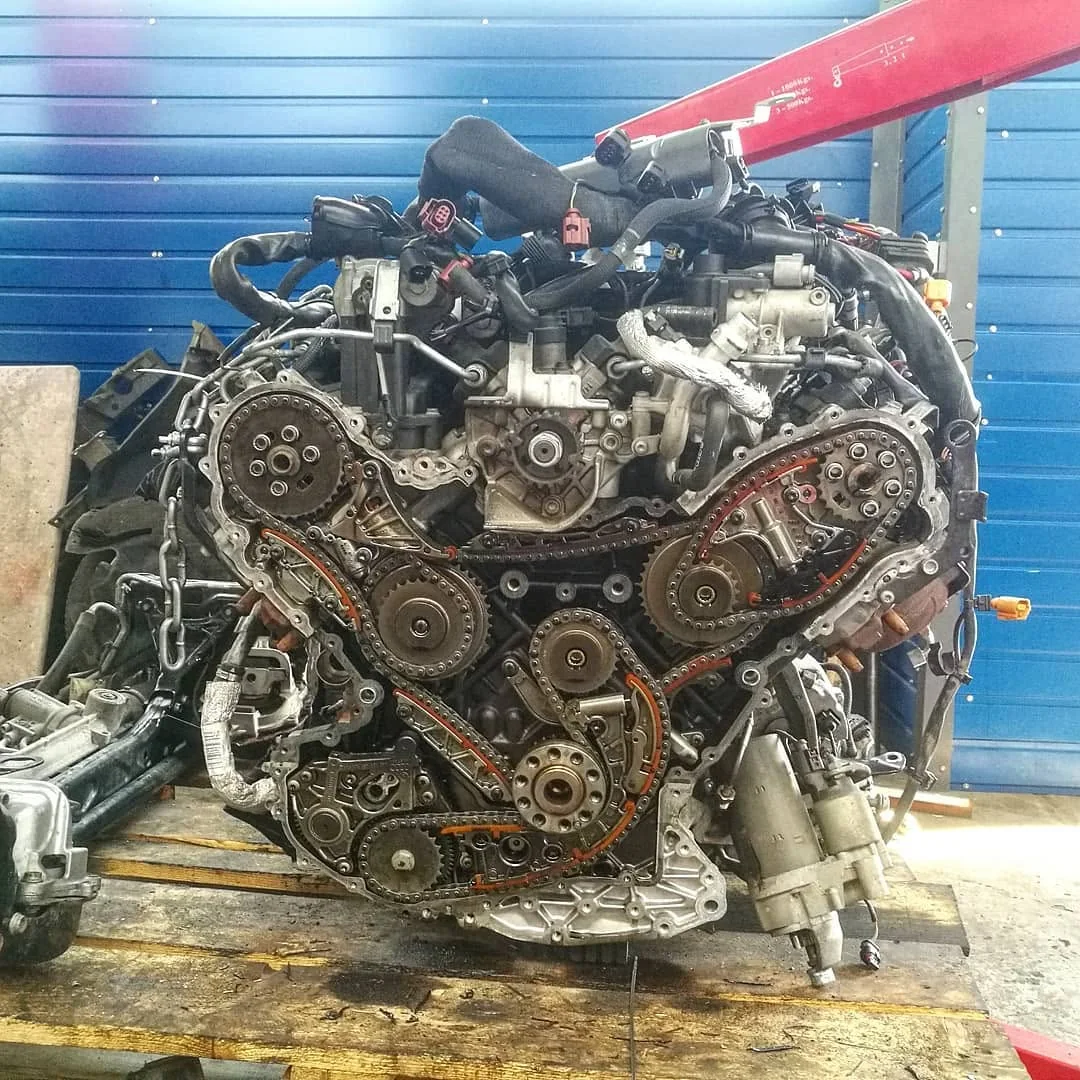 Motor počas opravy